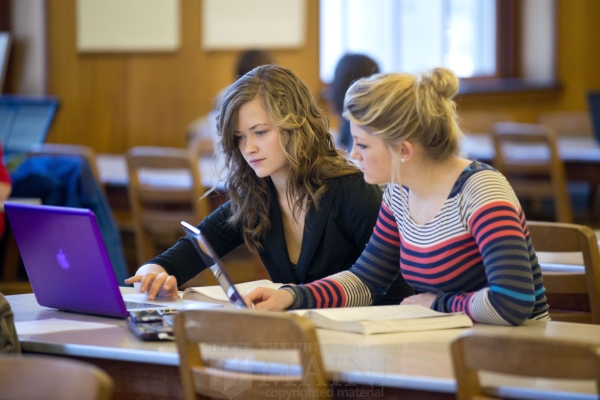 Image of students at Folger library